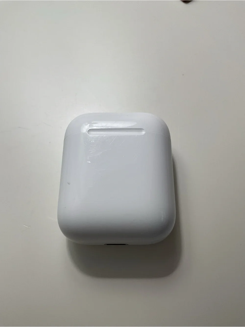 APPLE 🍎 Compact White Wireless Earbud Set with Charging Case
